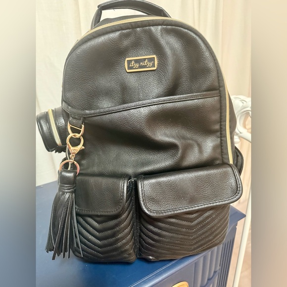 Itzy Ritzy Jetset Black Boss Diaper Bag Backpack - Picture 3 of 7